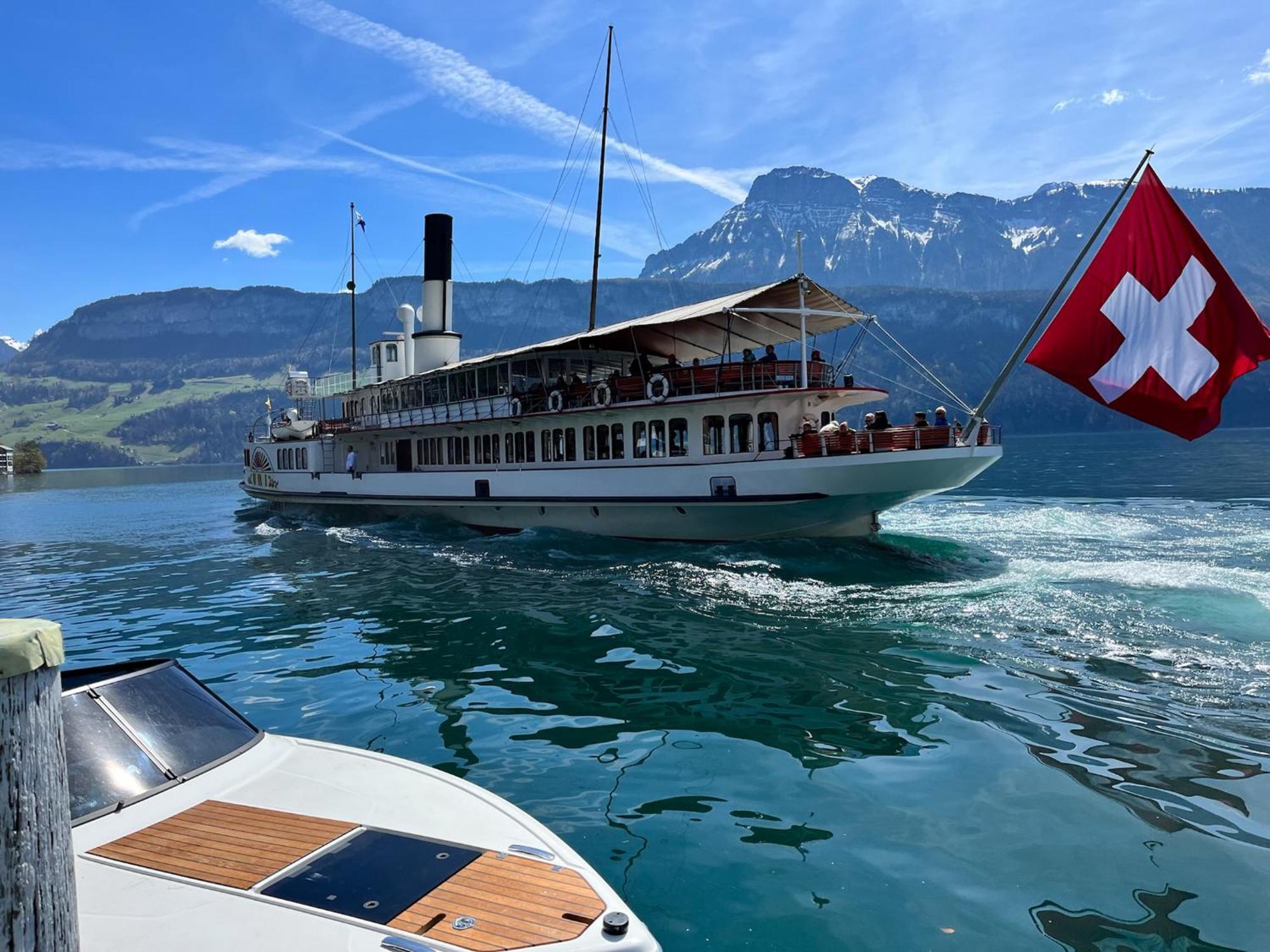Seehotel Riviera At Lake Lucerne Gersau Exteriör bild